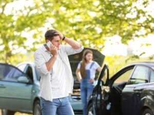 Un uomo coinvolto in un incidente stradale durante il tragitto casa-lavoro, considerato incidente in itinere